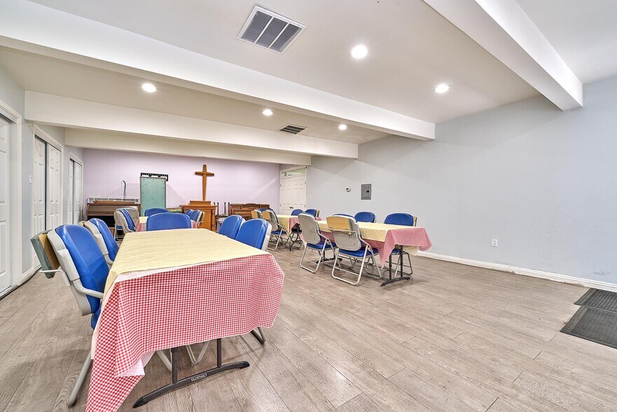 More Photos Of 824 Venice Blvd, Los Angeles Religious Facility For Sale