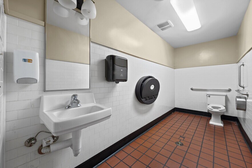 More Photos Of 1301 Gum Branch Rd, Jacksonville Restaurant For Sale
