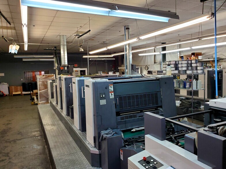 More Photos Of 2908 S Highland Dr, Las Vegas Warehouse For Lease