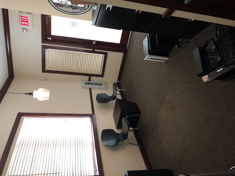 More Photos Of 5031 Forest Dr, New Albany Medical For Sale