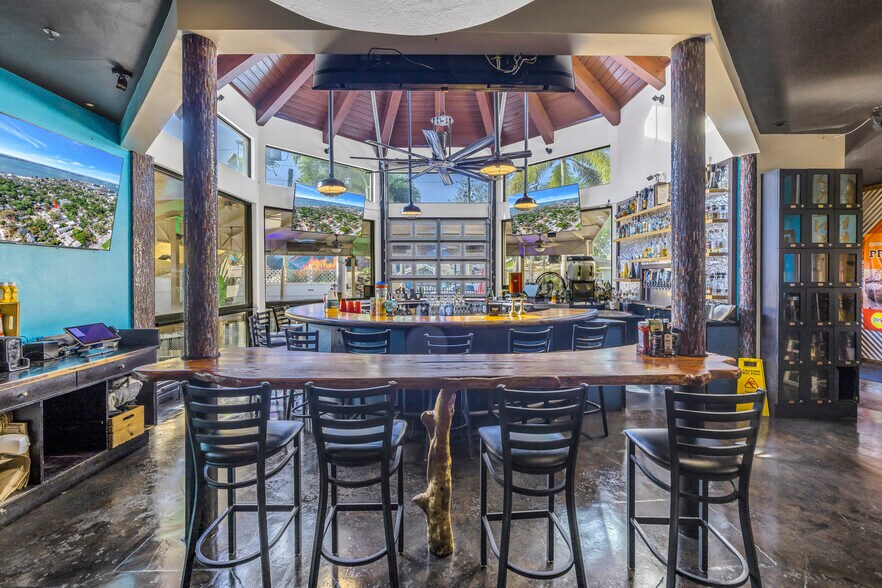 More Photos Of 2834 Beach Blvd, Gulfport Freestanding For Sale