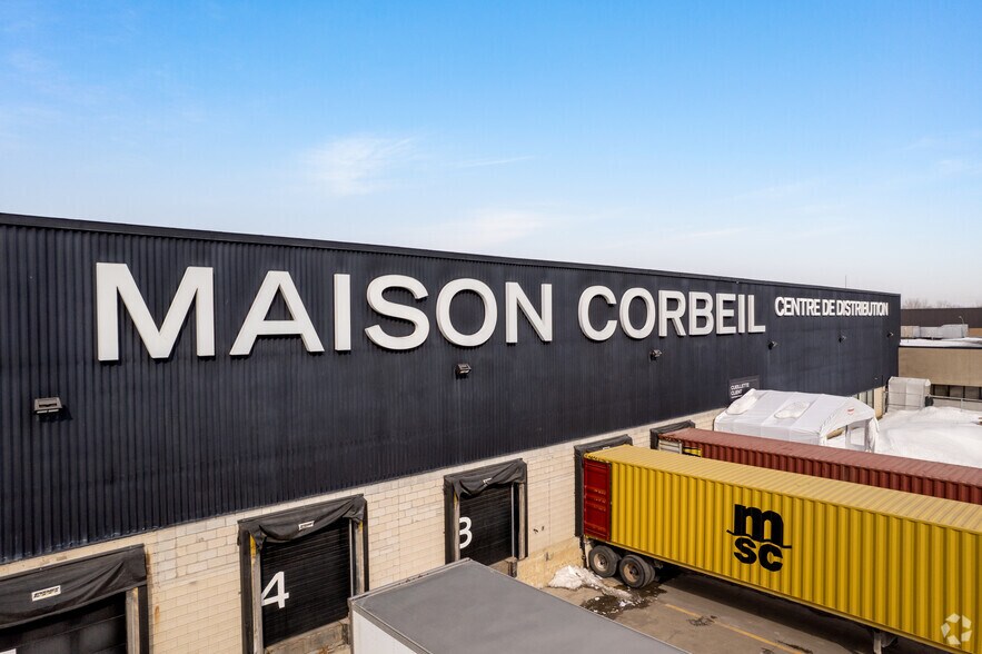 More Photos Of 2750 Av Francis-Hughes, Laval Warehouse For Lease