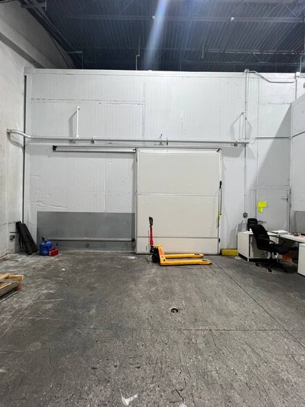 More Photos Of 9601-9667 NW 33rd St, Miami Service For Lease