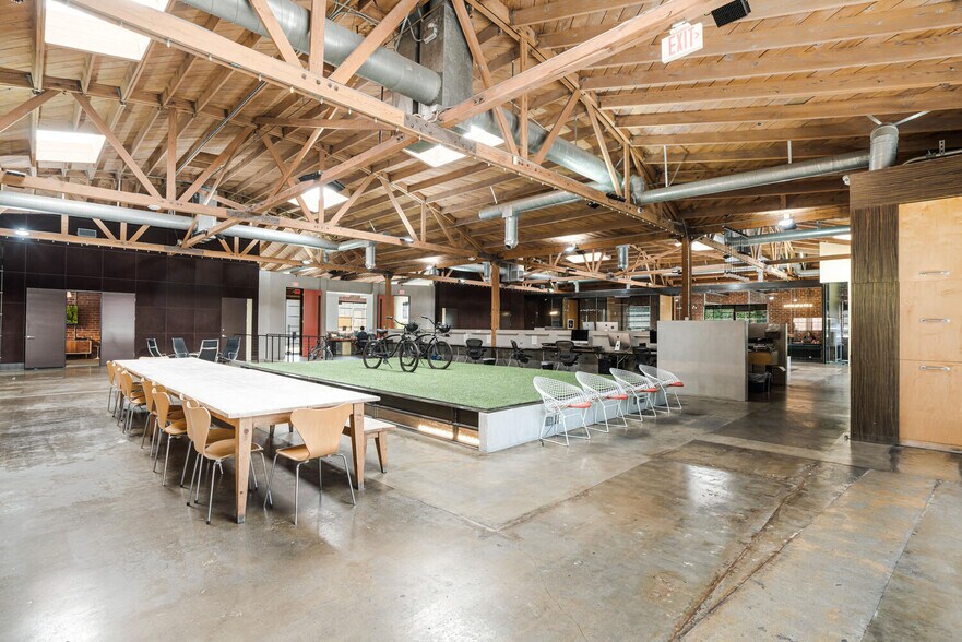 More Photos Of 2210 Broadway, Santa Monica Loft Creative Space For Lease