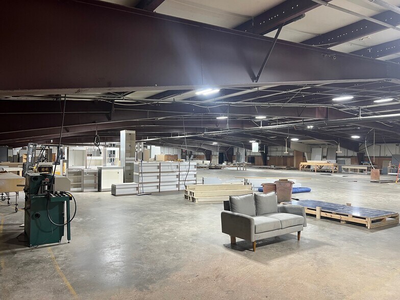 More Photos Of 1440 N Fifth St, Madison Warehouse For Lease