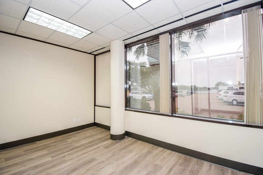 More Photos Of 5402 S Staples St, Corpus Christi Office For Lease