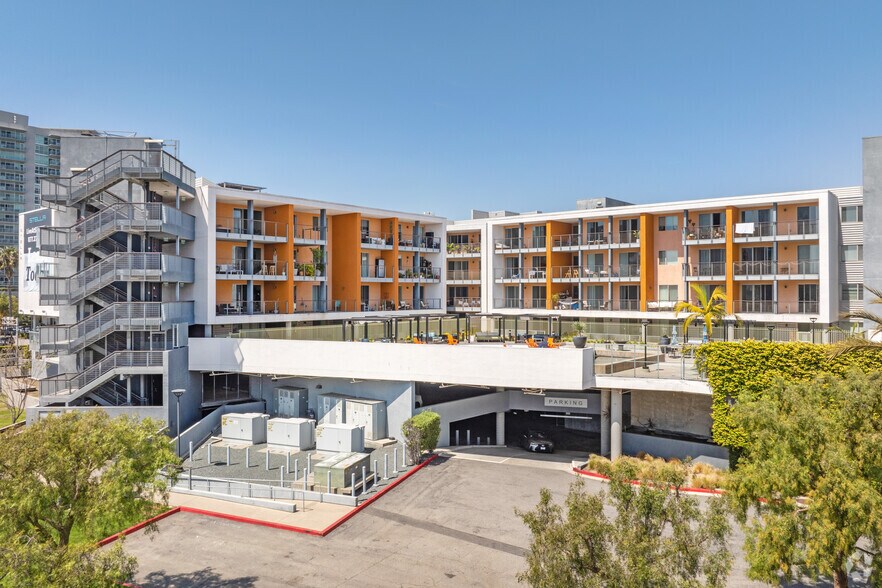 More Photos Of 13488 Maxella Ave, Marina Del Rey Apartments For Lease