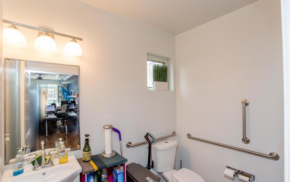 More Photos Of 1860 Frankford Ave, Philadelphia Storefront Retail Residential For Sale