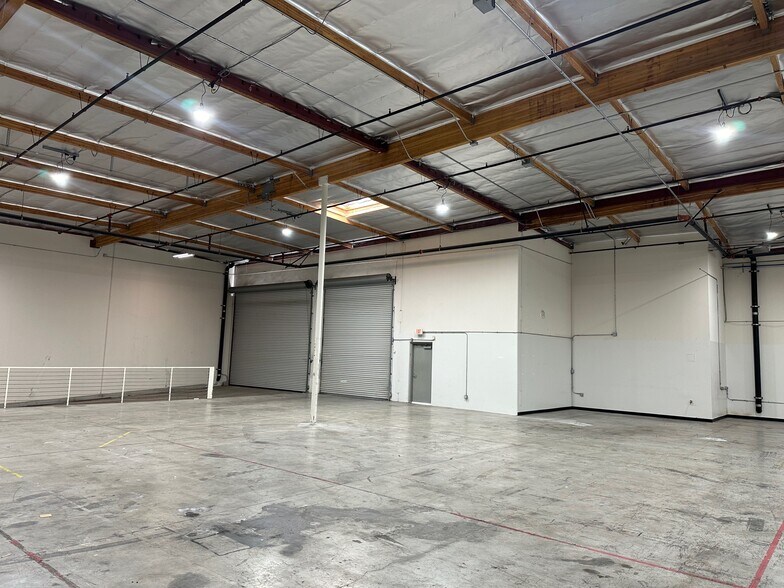 More Photos Of 1710 Ives Ave, Oxnard Warehouse For Lease