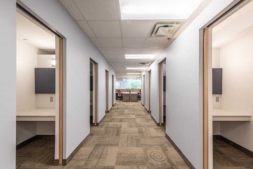 More Photos Of 2737 Joseph Howe Dr, Halifax Office For Lease