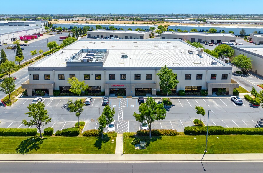 More Photos Of 2051 Cessna Dr, Vacaville Warehouse For Lease