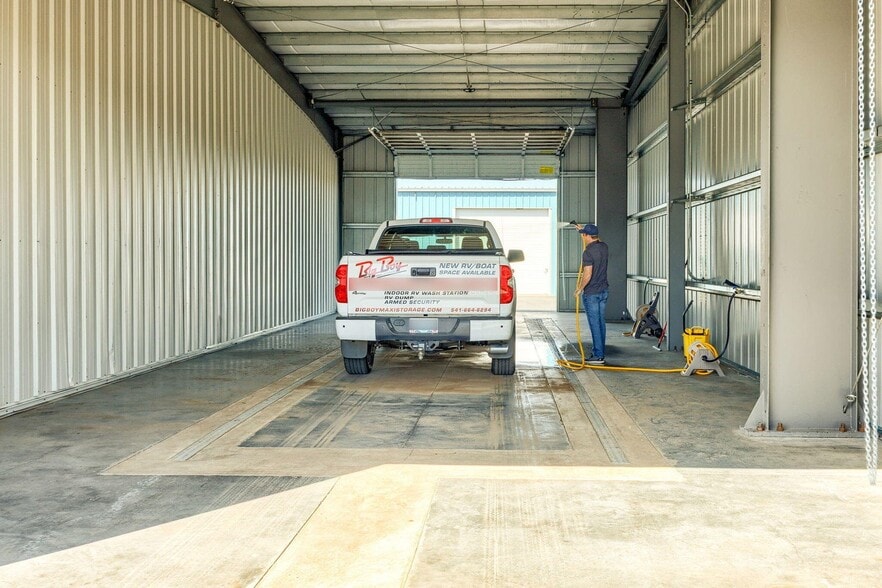 More Photos Of 1400 Avenue G, White City Self Storage For Sale