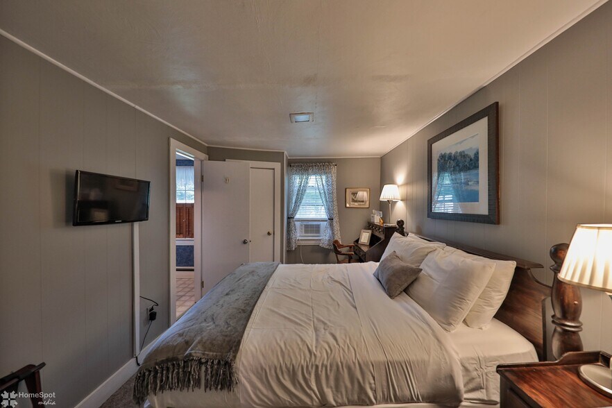 More Photos Of 2468 Route 390, Canadensis Hospitality For Sale