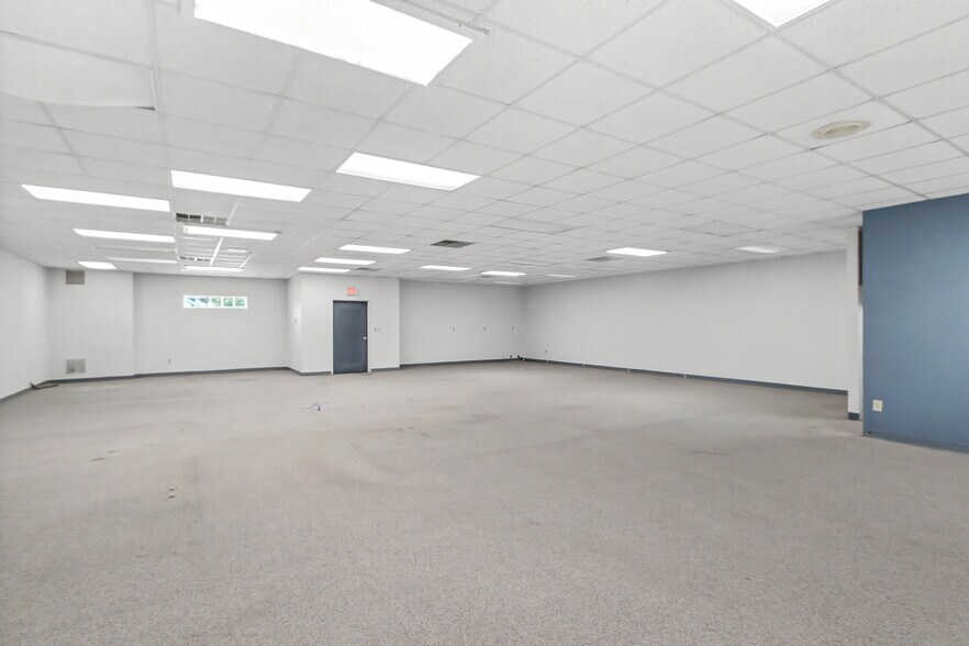 More Photos Of 115 E Conant St, Portage Office For Sale