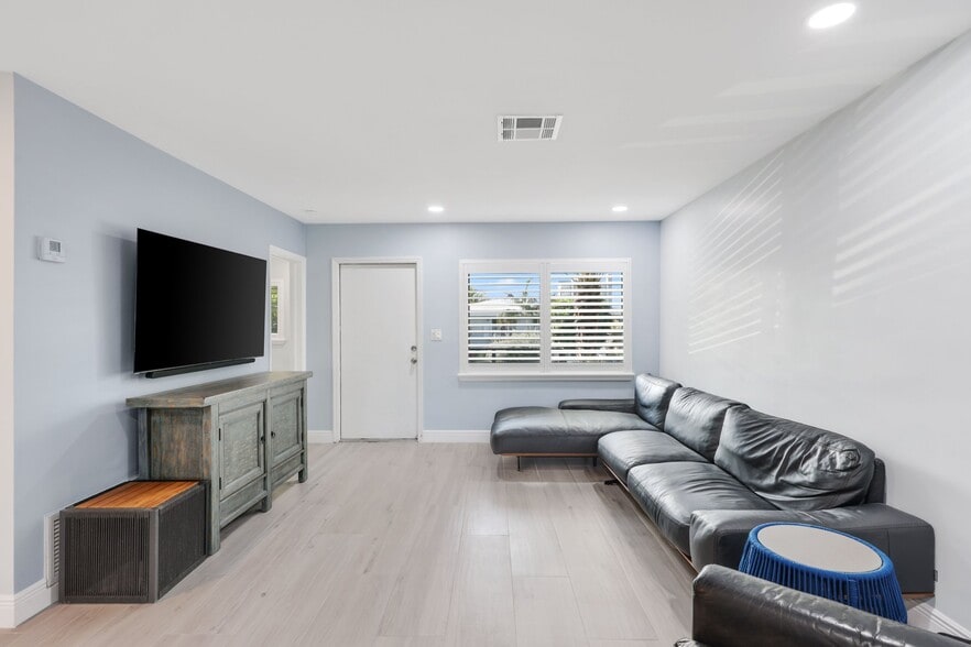 More Photos Of 830 SE 22nd Ave, Pompano Beach Apartments For Sale