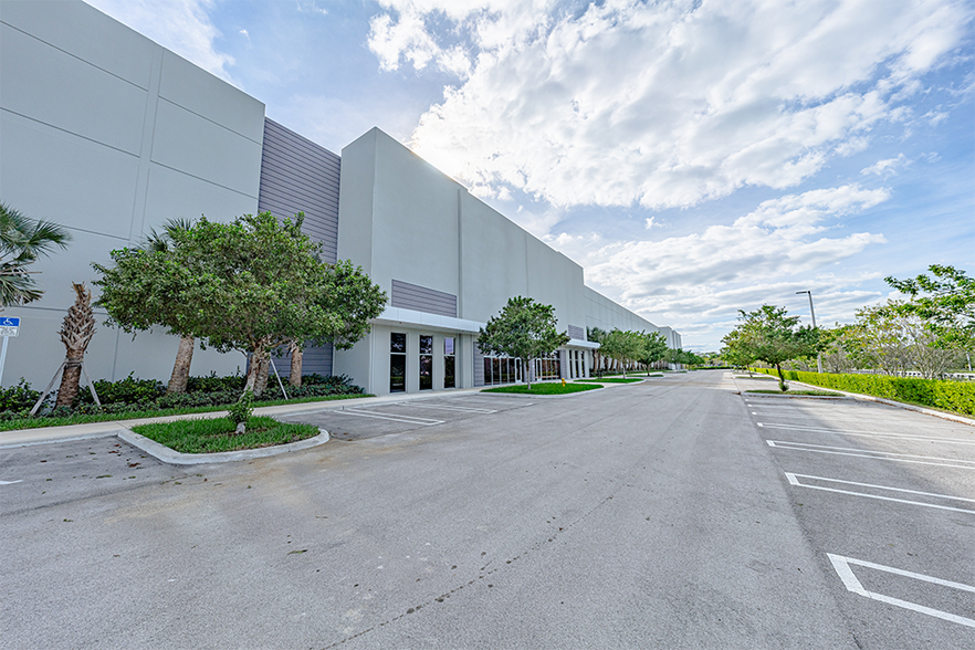 More Photos Of 12000 NW 39 St, Coral Springs Unknown For Lease