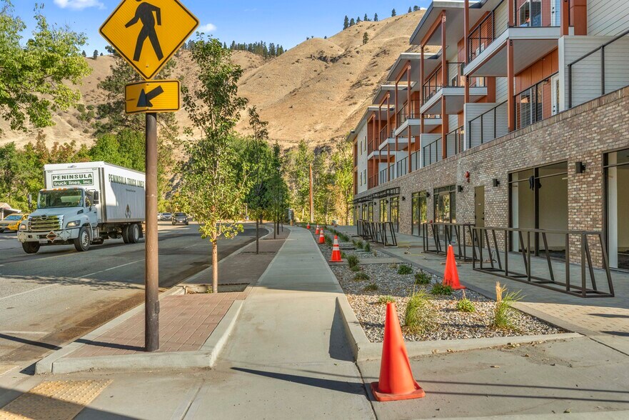 More Photos Of 412 Aplets Way, Cashmere General Retail For Lease