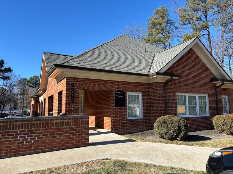 More Photos Of 2307 N Parham Rd, Richmond Office For Lease