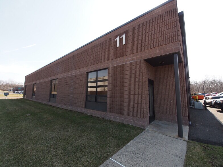 More Photos Of 11 Business Park Dr, Branford Warehouse For Lease