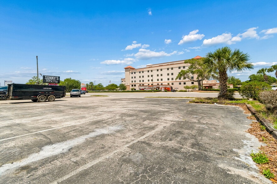 More Photos Of 1956 Kingsley Ave, Orange Park General Retail For Sale