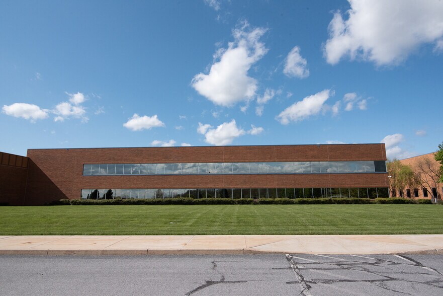 More Photos Of 14700 Citicorp Dr, Hagerstown Office For Sale
