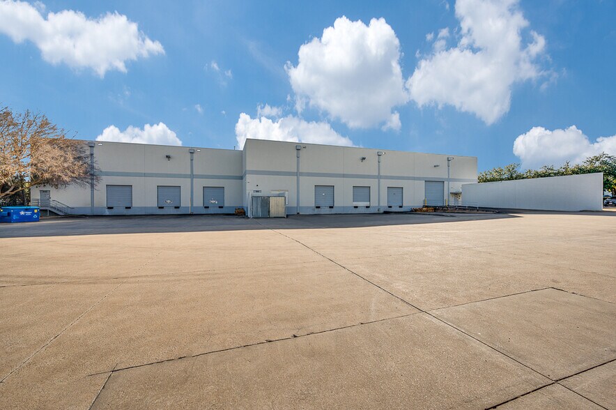 More Photos Of 1701 10th St, Plano Warehouse For Sale