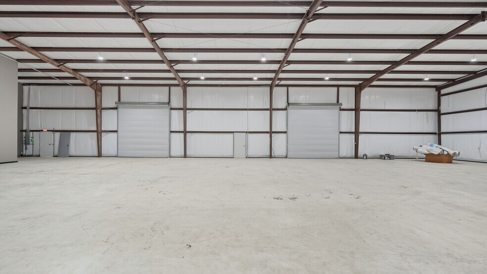 More Photos Of 5345 US 87, Stockdale Warehouse For Sale