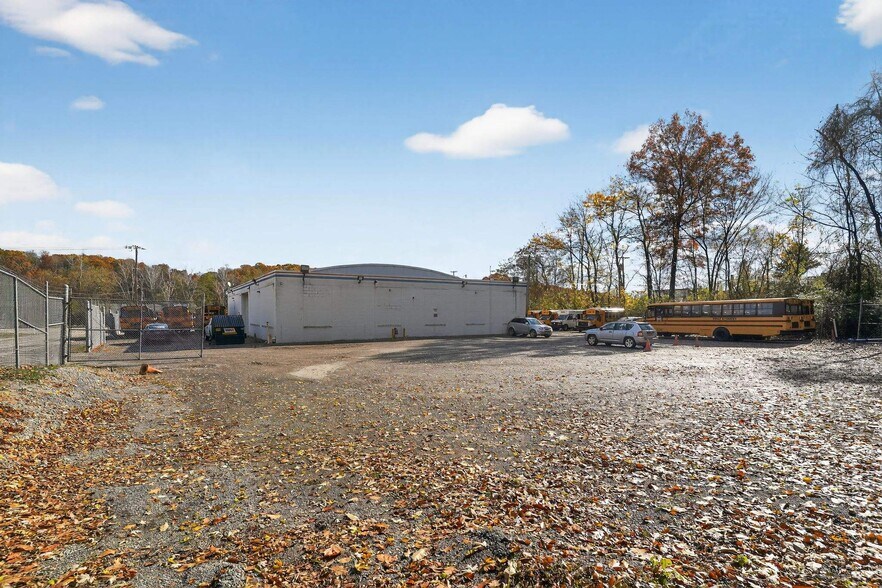 More Photos Of 905 Sampson St, New Castle Service For Sale