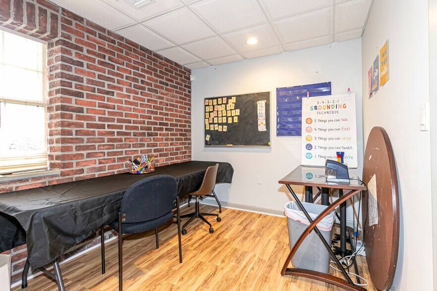 More Photos Of 550 N Country Rd, Saint James Office For Sale