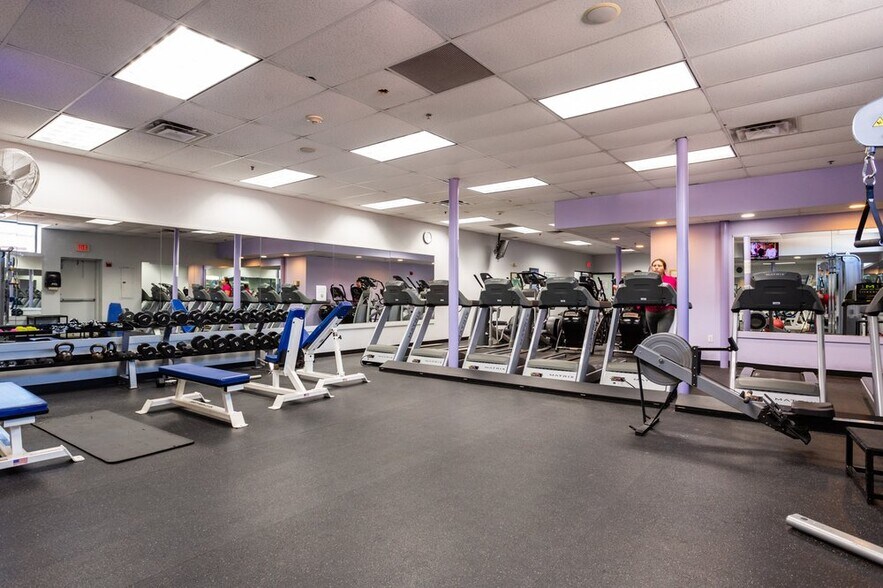 More Photos Of 38 Swampscott Rd, Salem Self Storage For Lease