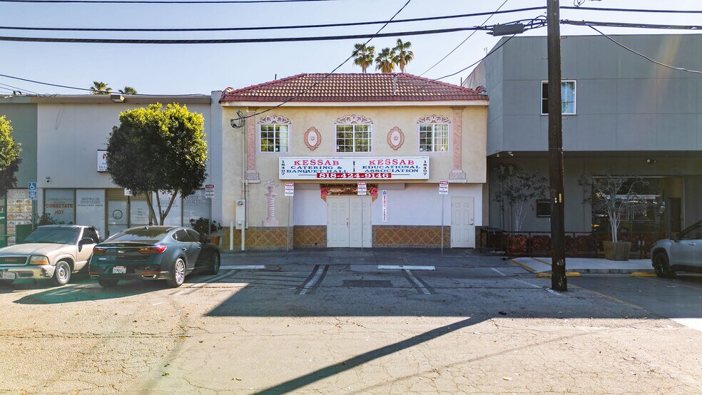More Photos Of 18407 Sherman Way, Reseda Office For Sale