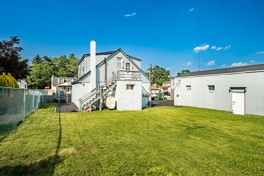 More Photos Of 663 Clearview Ave, Trevose Light Manufacturing For Sale