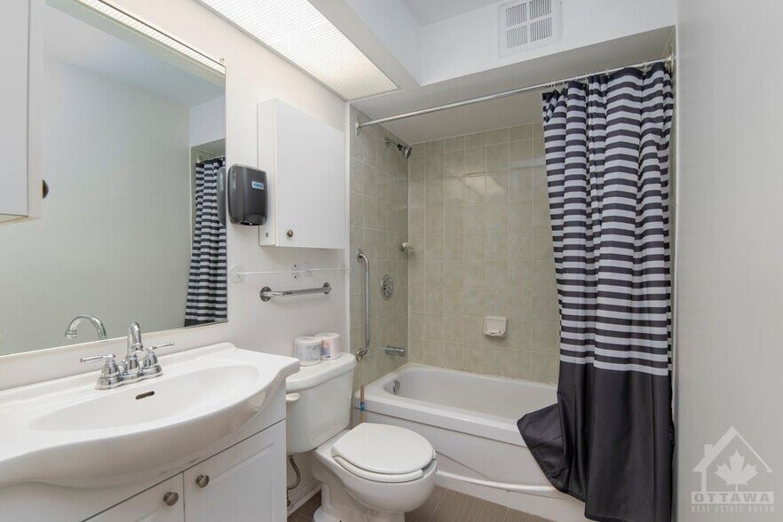 More Photos Of 25 Rosemount Av, Ottawa Assisted Living For Lease