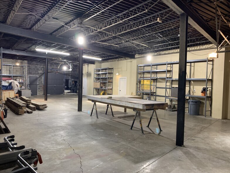 More Photos Of 2284 Quebec Rd, Cincinnati Flex For Lease