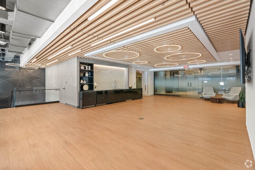 More Photos Of 1331 Pennsylvania Ave NW, Washington Office For Lease