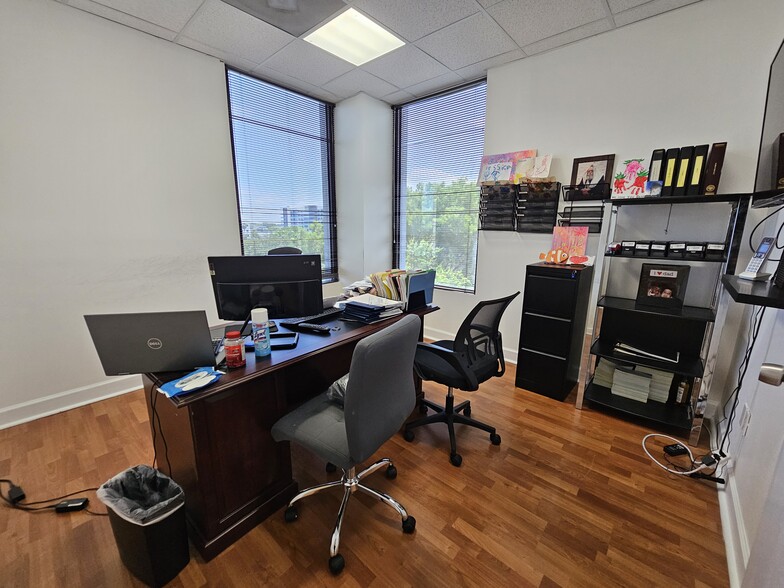 More Photos Of 12550 Biscayne Blvd, North Miami Medical For Sale