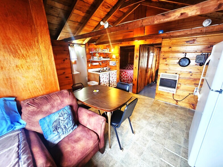 More Photos Of 24 Harris Point Rd, Eastport Hotel For Sale