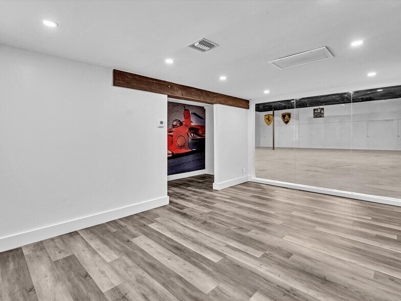 More Photos Of 7880-7882 NW 56th St, Miami Warehouse For Lease