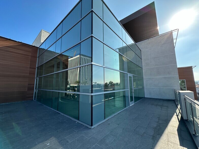 More Photos Of 4625-4635 Admiralty Way, Marina Del Rey Unknown For Lease