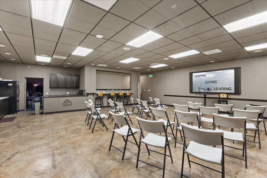More Photos Of 18824 Smokey Point Blvd, Arlington Warehouse For Sale