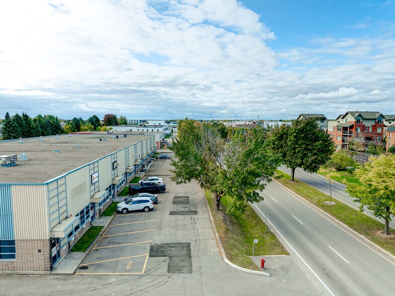 More Photos Of 3515-3531 Boul de la Grande-Allée, Boisbriand Warehouse For Lease