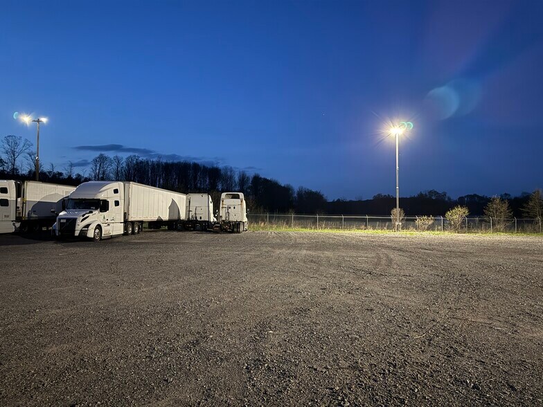 More Photos Of 4881 Pittsburgh Rd, Harrisville Light Distribution For Sale