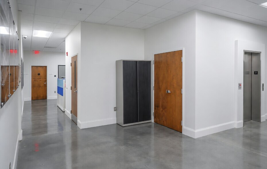 More Photos Of 5825 Medlock Bridge Pky, Johns Creek Loft Creative Space For Sale