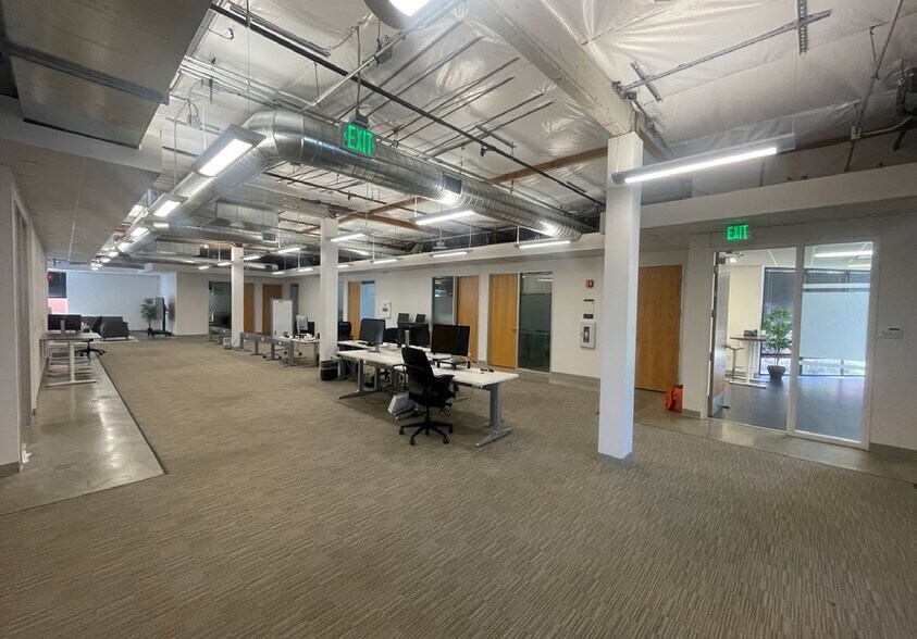 More Photos Of 448-450 E Middlefield Rd, Mountain View Light Manufacturing For Lease