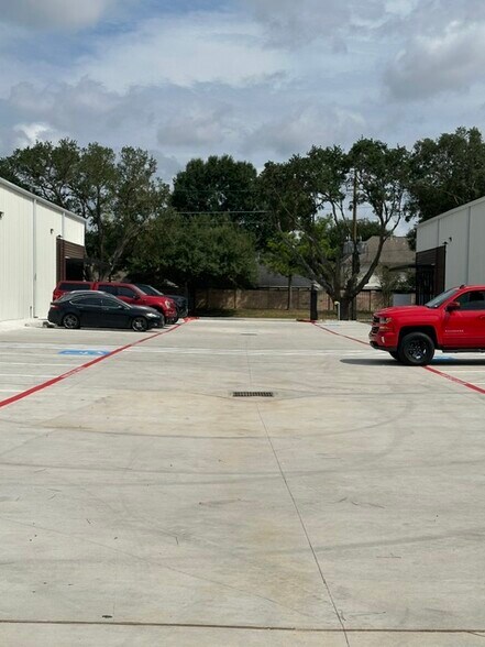 More Photos Of 18901 Ashley Rd, Houston Unknown For Lease