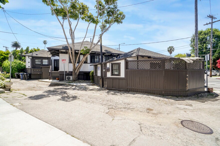 More Photos Of 1300 Riviera Ave, Venice Apartments For Sale