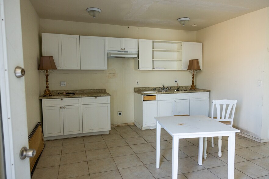 More Photos Of 1302 W Lincoln St, Phoenix Warehouse For Sale