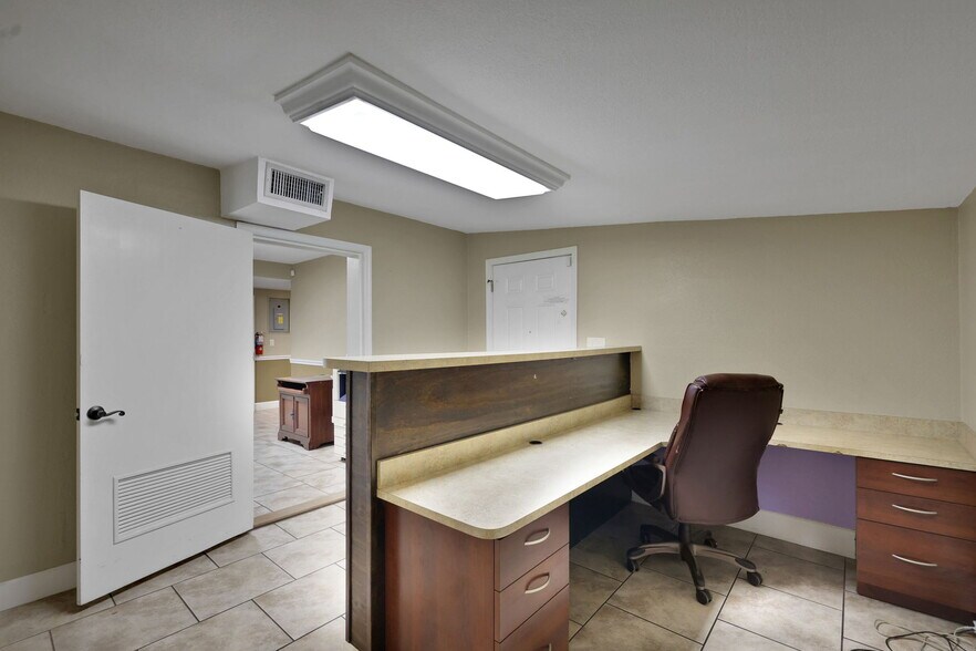 More Photos Of 4608 Norwood Ave, Jacksonville Office For Lease