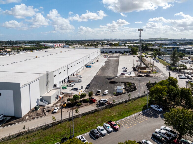 More Photos Of 10900 NW 128th Street, Medley Warehouse For Lease