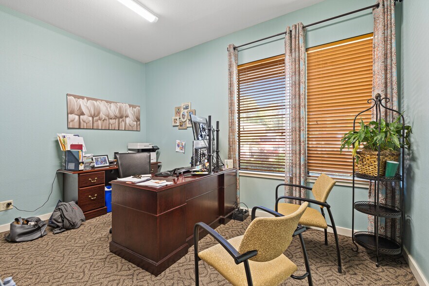 More Photos Of 3206 4th St, Longview Office For Lease